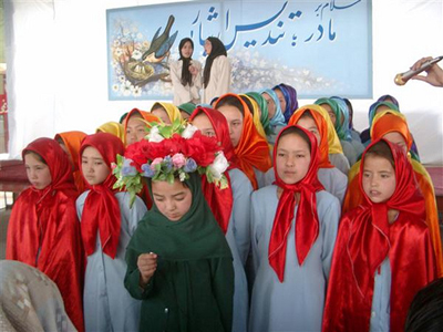 Niñas hazaras en la escuela, Kabul